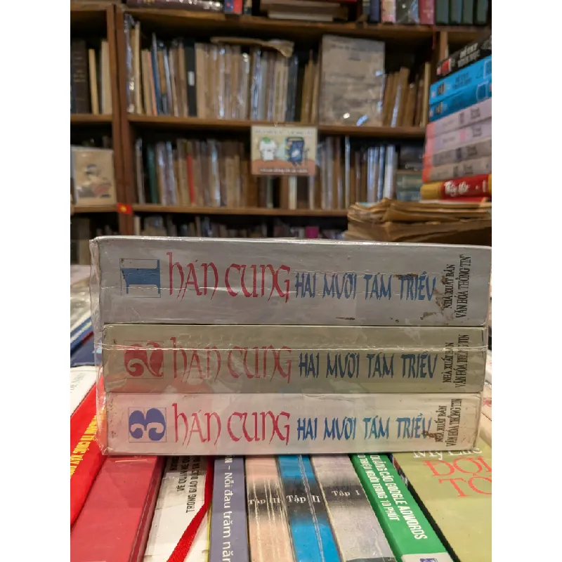 Hán cung hai mươi tám triều - Từ Triết Thân 694404