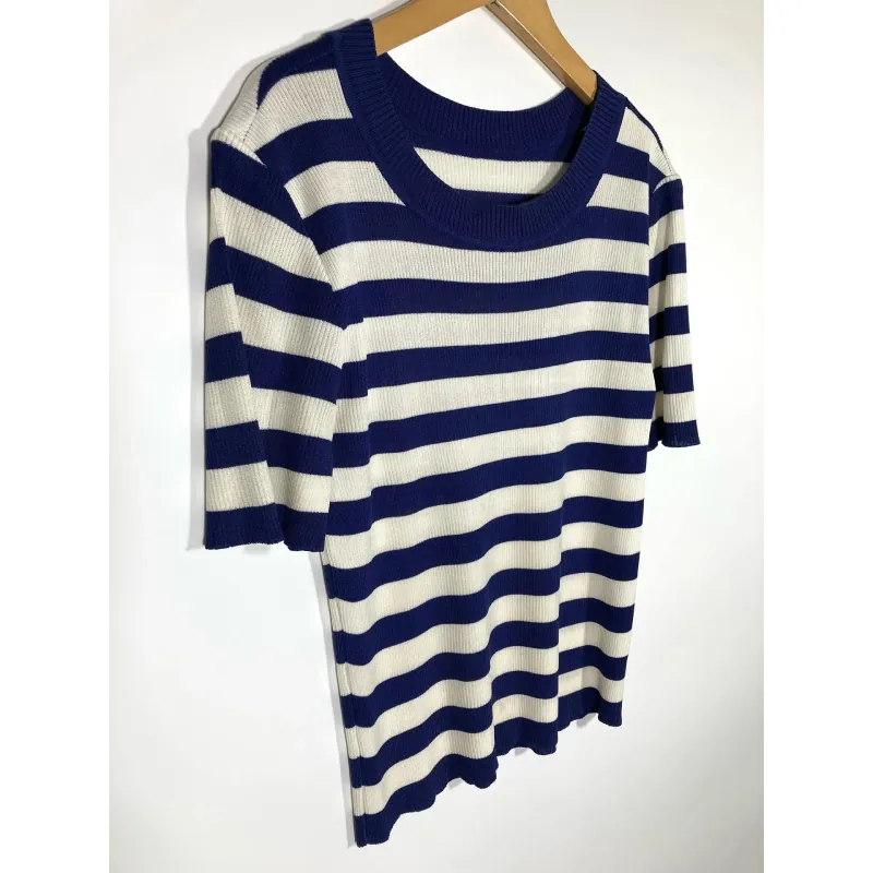 Áo Mongtoghi Hàn 

Size M - L | Fit < 60Kg
 797788