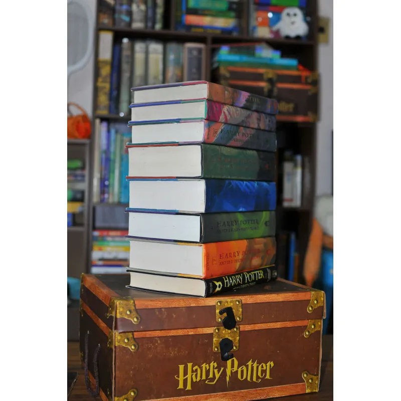 Rương sách Harry Potter Tặng kèm Tập 8 - Potter Hardcover Boxed Set Books 1-7 with Trunk 1013696