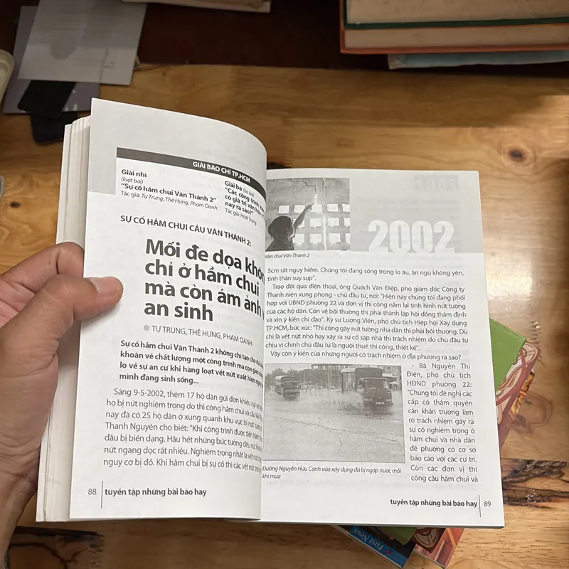 II Tựa sách: Tuyển Tập Những Bài Báo Hay 2000 • 2005 - Tuổi Trẻ - 2005 700963