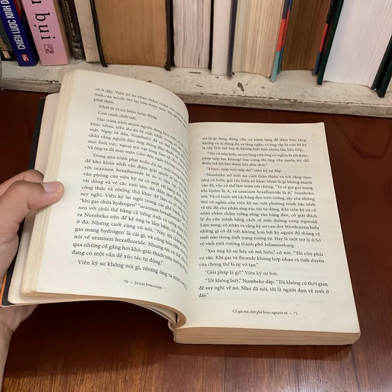 II Tiểu Thuyết: Cô Gái Mù Chữ Phá Bom Nguyên Tử - JONAS JONASSON - 2018 576365