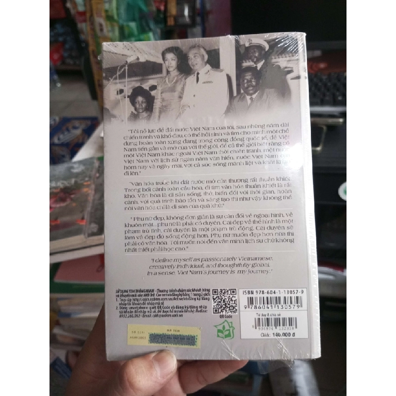 Tư Duy & Chia Sẻ - Tôn Nữ Thị Ninh mới 90% ố còn seal kèm đĩa Sách văn học HCM1004 1007365