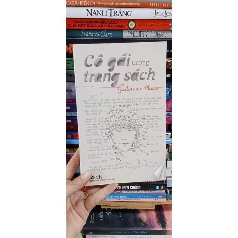 Cô Gái Trong Trang Sách- Guillaume Musso  510027