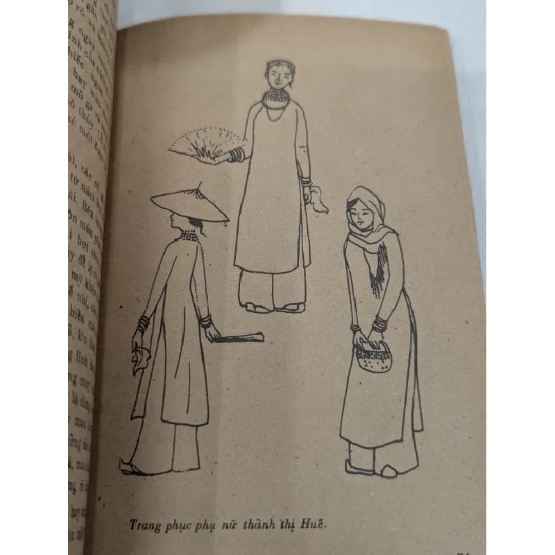 Tìm hiểu trang phục việt nam - Đoàn Thị Tình 696061