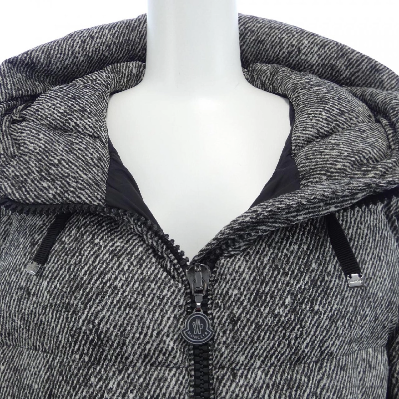 Áo khoác lông vũ MONCLER 635676