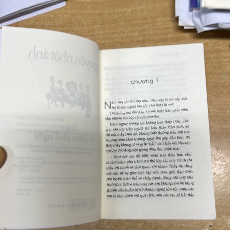 Bàn có năm chỗ ngồi 974462