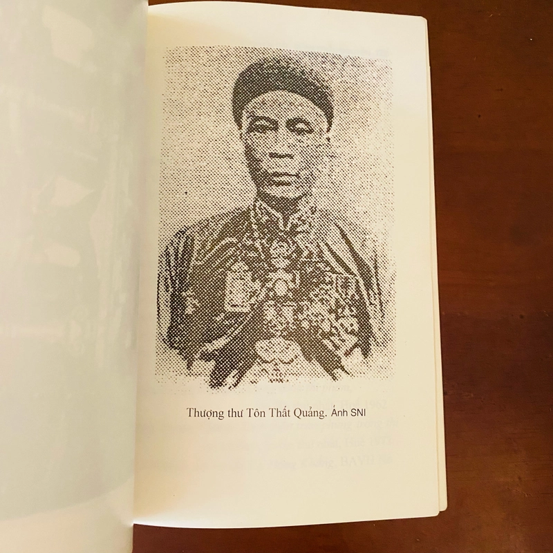 Chuyện các quan triều Nguyễn  469609
