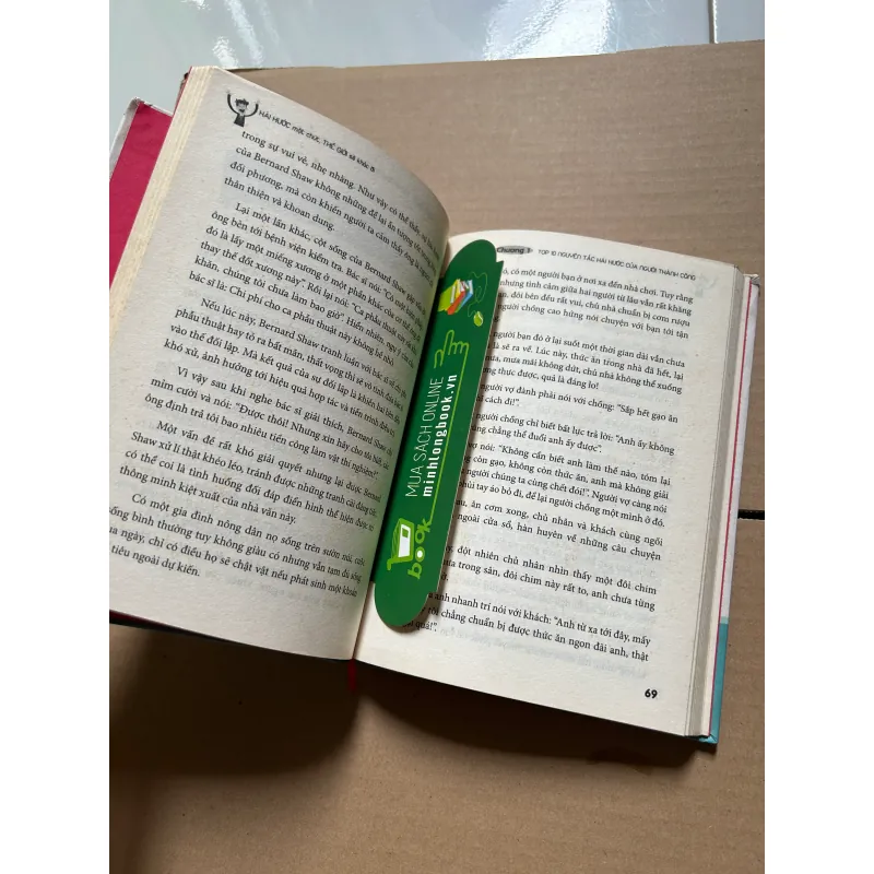 Hài hước một chút thế giới sẽ khác đi (bìa cứng) 957004