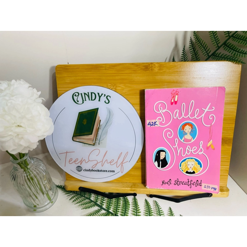 [Sách 2hand từ US] Like new 90% - BALLET SHOES - Noel Streatfeild 476664