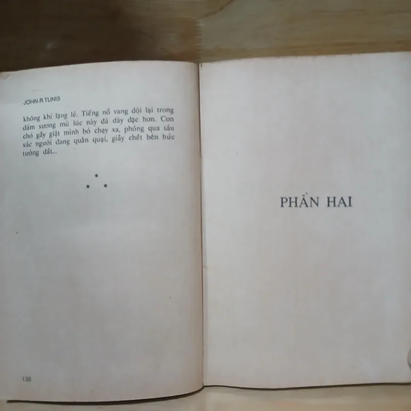 Bạn Hay Thù - John R.Tunis 567626
