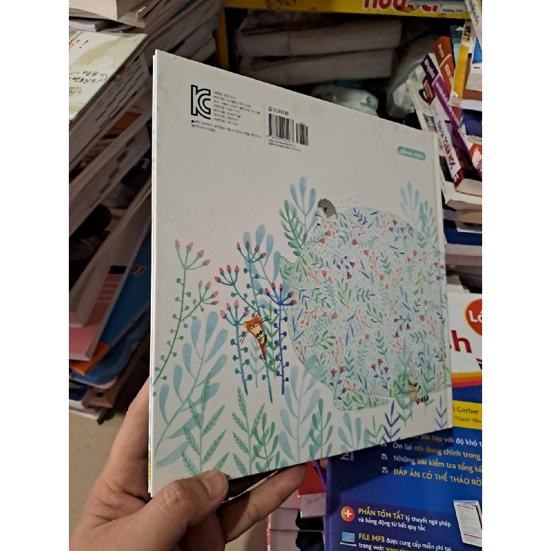 Truyện tranh tiếng hàn con mèo hồng và bông hoa tím mới 90% bìa cứng HCM0808 Sách ngoại văn 924295