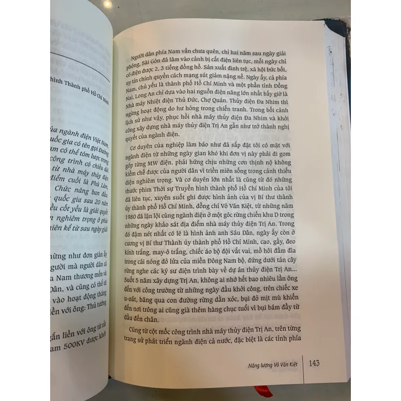 VÕ VĂN KIỆT NGƯỜI THẮP LỬA - NHIỀU TÁC GIẢ 783142