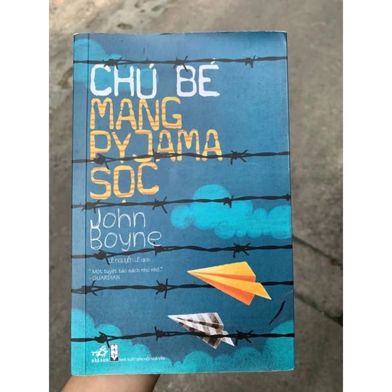 CHÚ BÉ MANG PYJAMA SỌC - John Boyne 477793