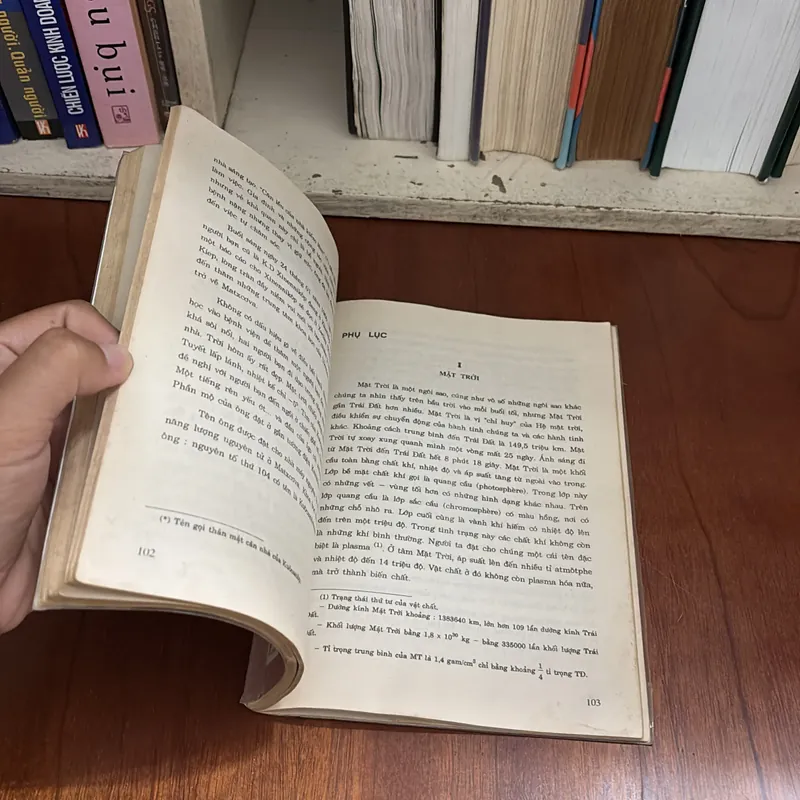II Tựa sách: Chuyện Kể Về Cuộc Đời Các Nhà Bác Học Vật Lý - Nguyễn Mạnh Suý - 1999 595710