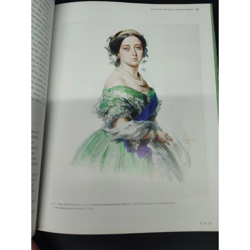 Fashion Victims - Financial Times (sách màu) mới 90% bẩn bìa tróc góc nhẹ HCM0805 ngoại văn 914255