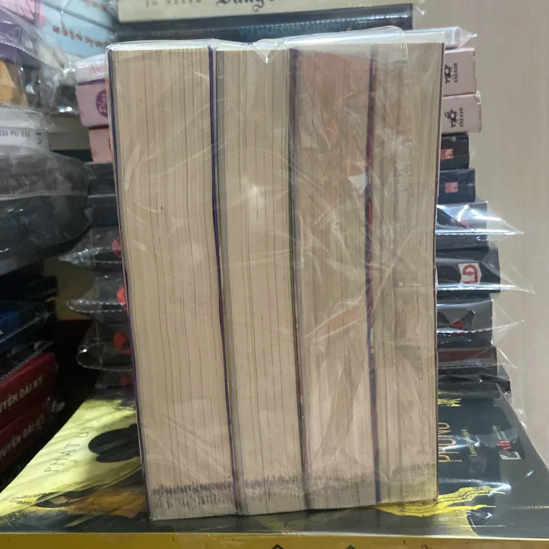 Bị đuổi khỏi nhóm anh hùng 1-4 ( mới 90% )- Light novel 928719