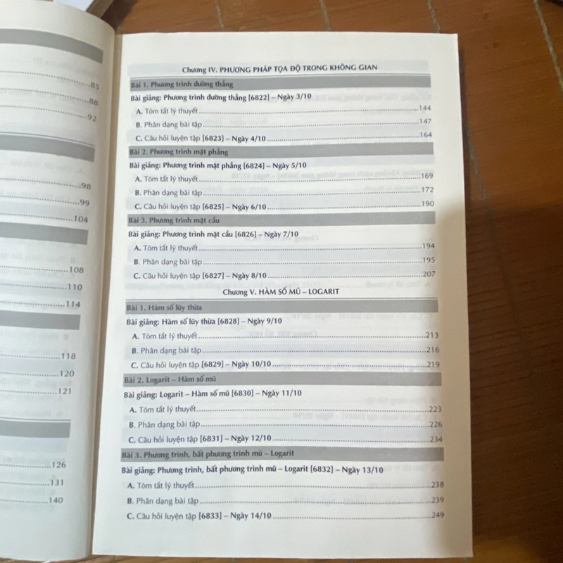 Combo tổng ôn toán học moon book (có đáp án, lời giải, video chi tiết) 447183