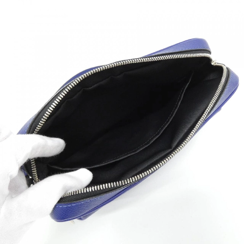 Túi đeo chéo ngoài trời Louis Vuitton Taiga PM M33437 612669