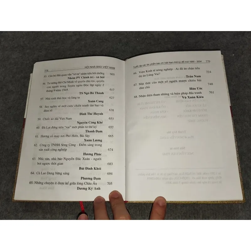 TUYỂN TẬP TÁC PHẨM BÁO CHÍ VIỆT NAM THỜI KỲ ĐỔI MỚI 1985 - 2004 TẬP II 701099