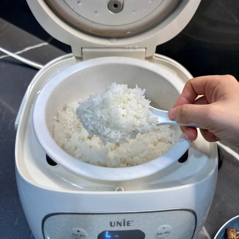 Nồi cơm điện lòng gốm tự nhiên UNIE URC815 1045155