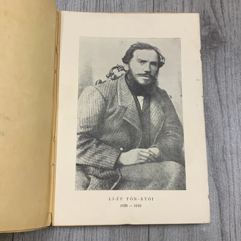 Chiến tranh và hoà bình, tác phẩm chọn lọc dùng trong nhà trường. 10a2 1025744