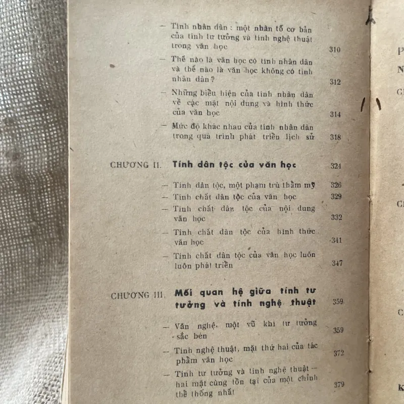 Văn học- cuộc sống -nhà văn - 550 trang  993706