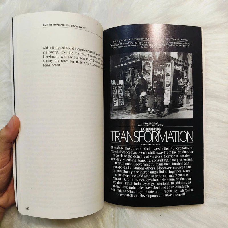 An Outline on American History + Economy + Literature (3 cuốn) 526904