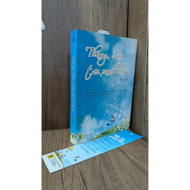 Tháng sáu trời xanh lam - Tâm Văn 1013116