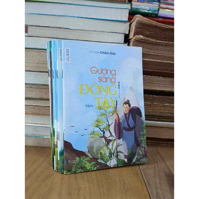 Gương sáng Đông Tây - Chân Tính (chủ biên) 975207