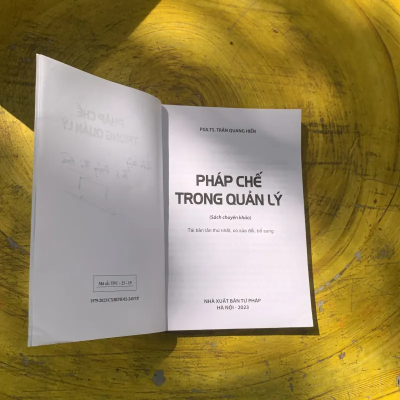 PHÁP CHẾ TRONG QUẢN LÝ- PGS.TS. TRẦN QUANG HIỂN  780564