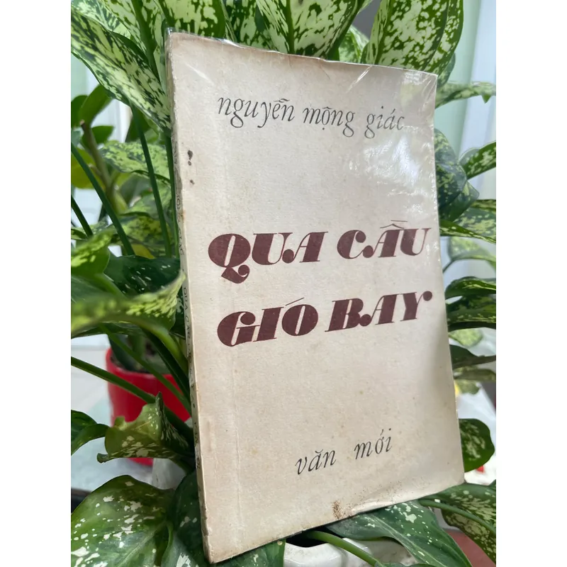 Qua cầu gió bay - Nguyễn Mộng Giác 703397