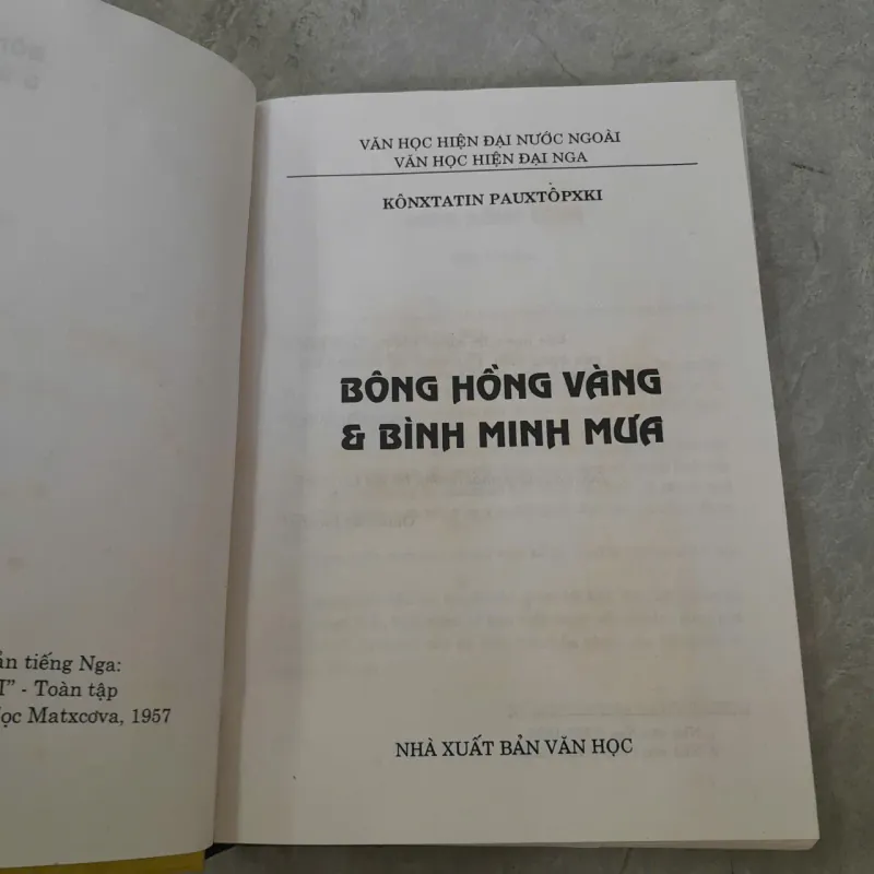 BÔNG HỒNG VÀNG VÀ BÌNH MINH - K.PAUXTÔPXKI 784339