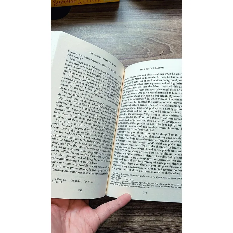 The contemporary christian (Applying God's word to today's world) (preloved book) 722880