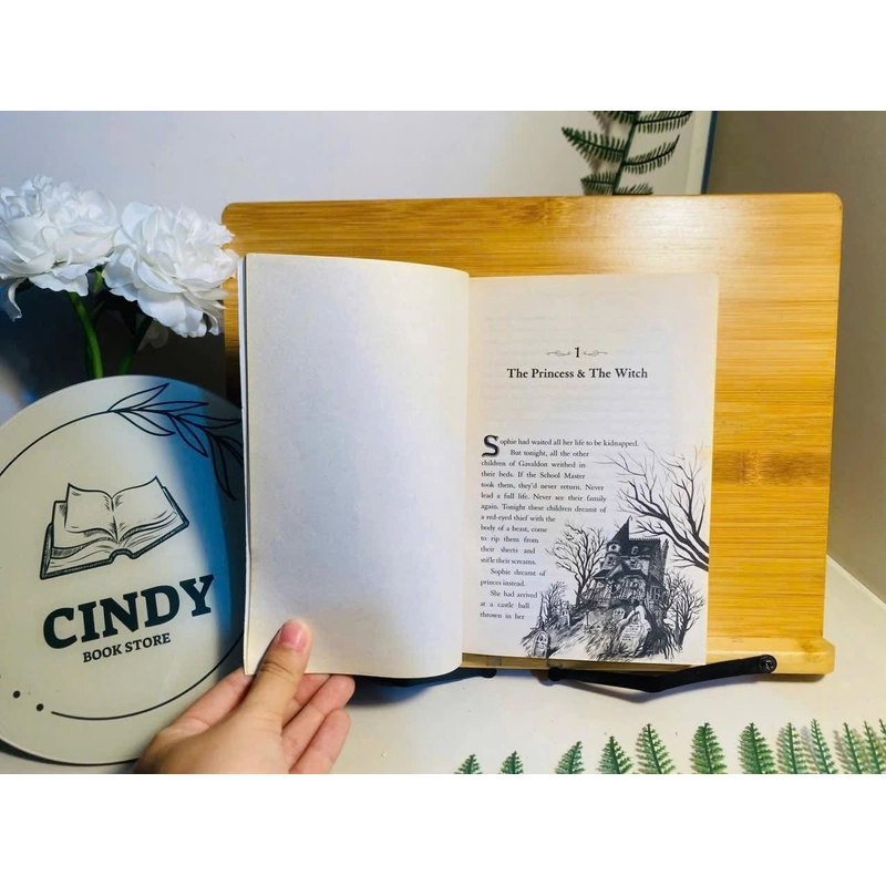 [Sách tiếng Anh 2hand] Like new 90% - The School for Good and Evil của Soman Chainani 549406