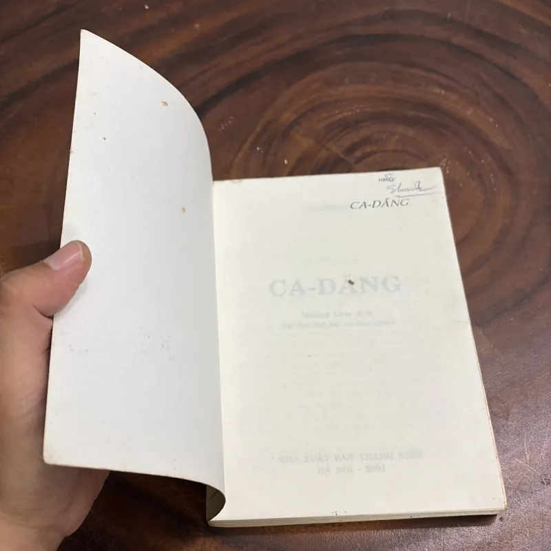 II Văn Học: Ca-Dăng - J.O.CỚC.ÚT - 2001 977196