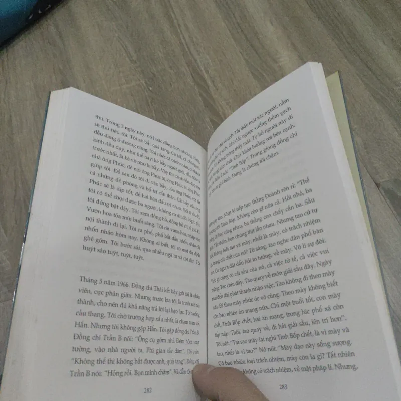 Những Ngã Tư Và Những Cột Đèn - Trần Dần 732159