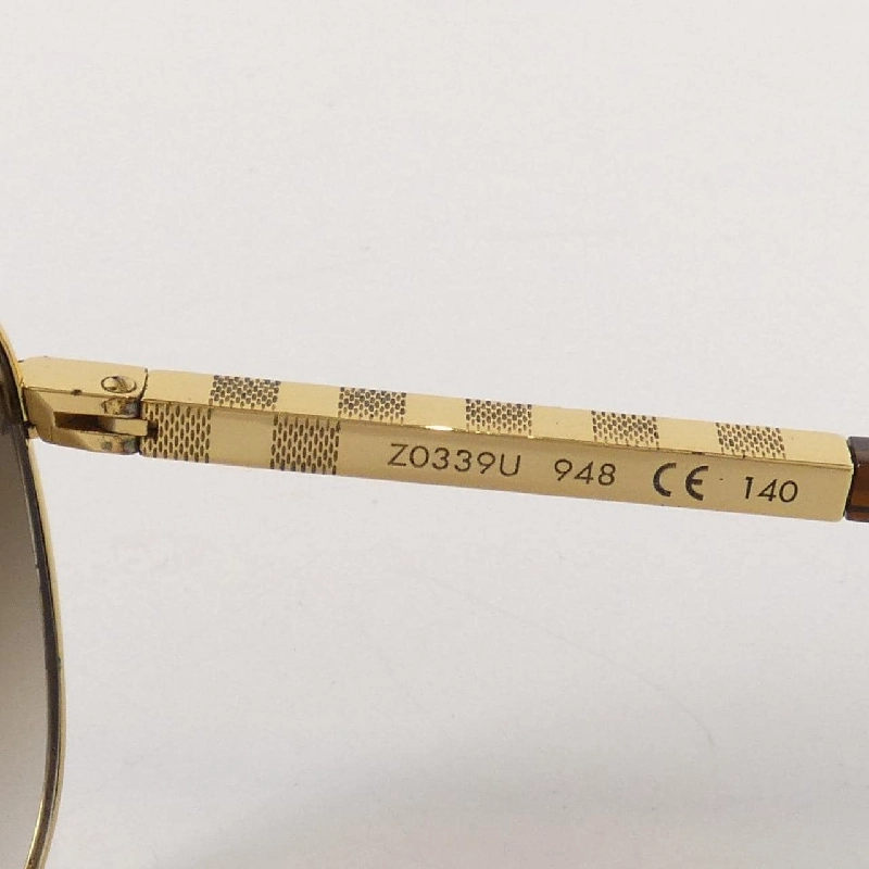 Kính mát Louis Vuitton Attitude Pilot Z0339U 624103