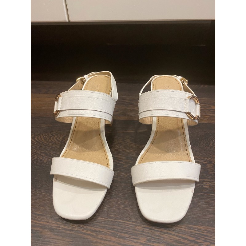 Sandal Coach màu trắng 8p size 36 gót vuông  12940