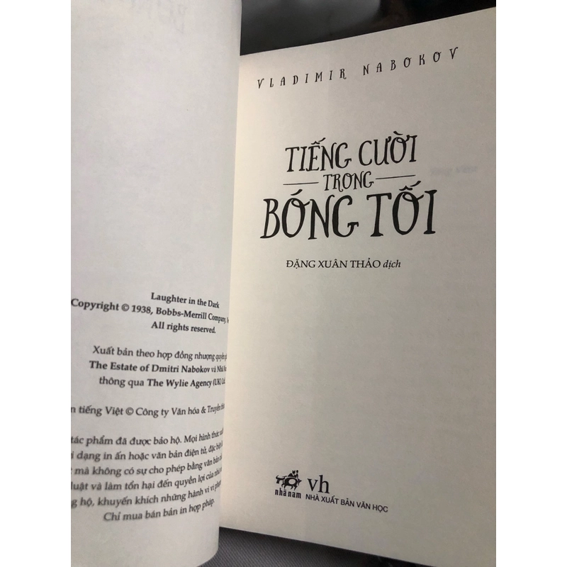 Tiếng cười trong bóng tối - Nabokov (như mới) 359566