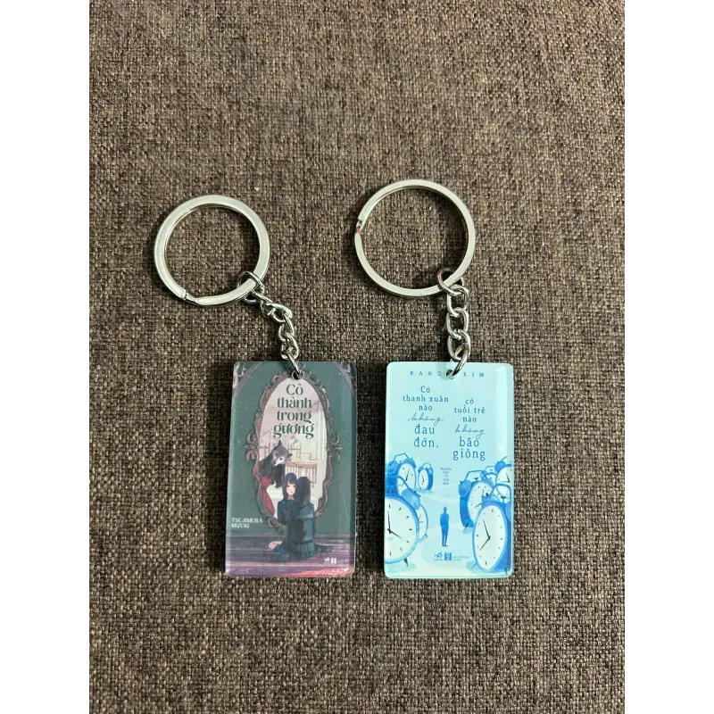 Móc khóa sách: Cô thành trong gương + Thanh xuân, tuổi trẻ 732386