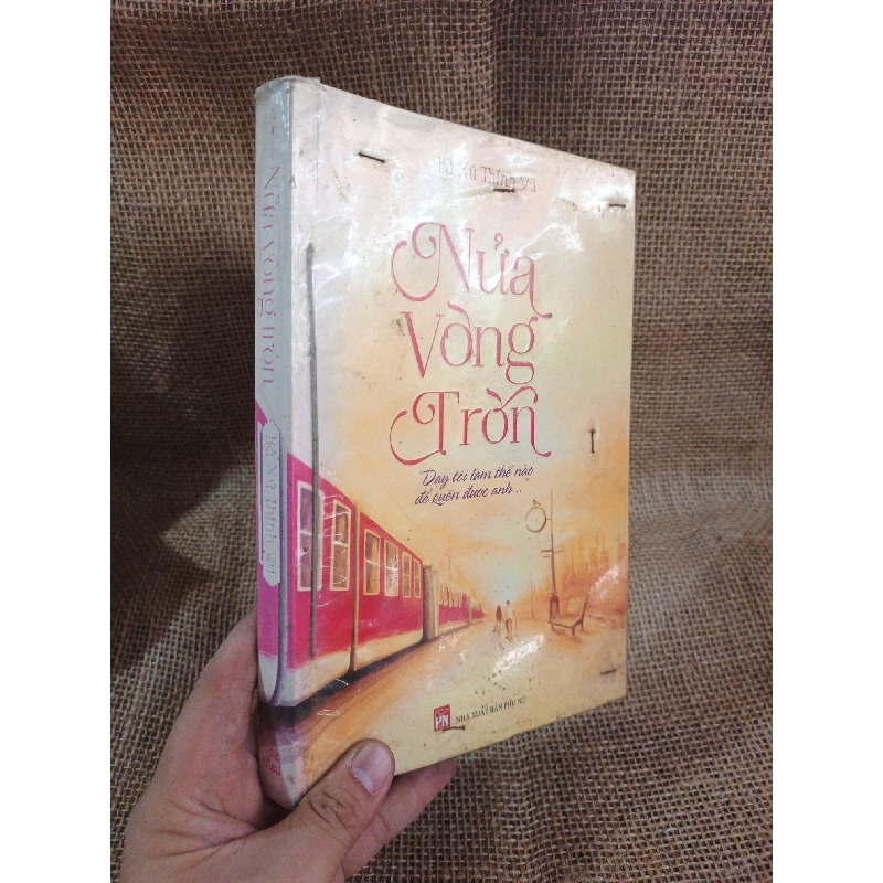 Nửa vòng tròn - Hà Xứ Thính Vũ 2015 mới 80% ố(Sách văn học) HLSC2404 1028273