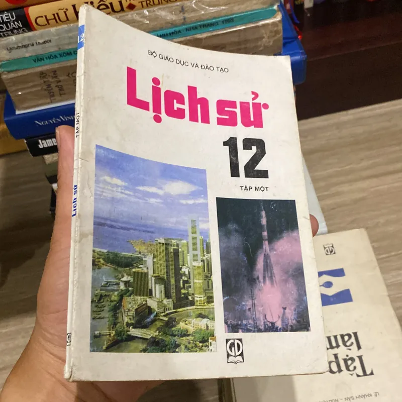 LỊCH SỬ 12 TẬP MỘT (XB 2004) 994059