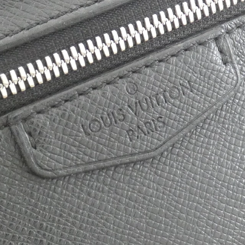 Túi đeo chéo Louis Vuitton Taiga Bum Bag Outdoor M33438 612622