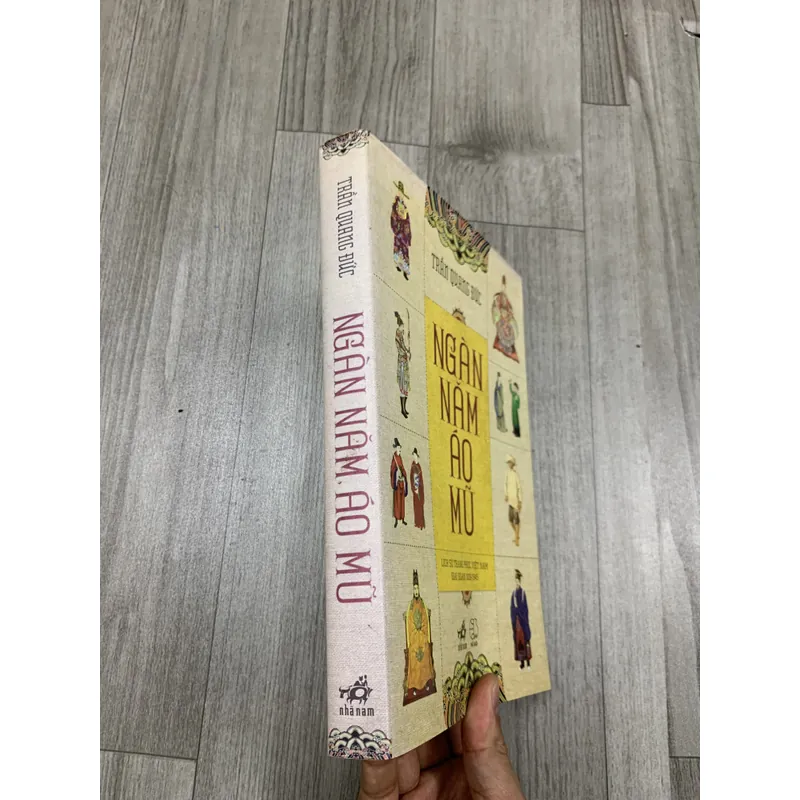 Ngàn năm áo mũ - trần quang đức. 3a1 689208