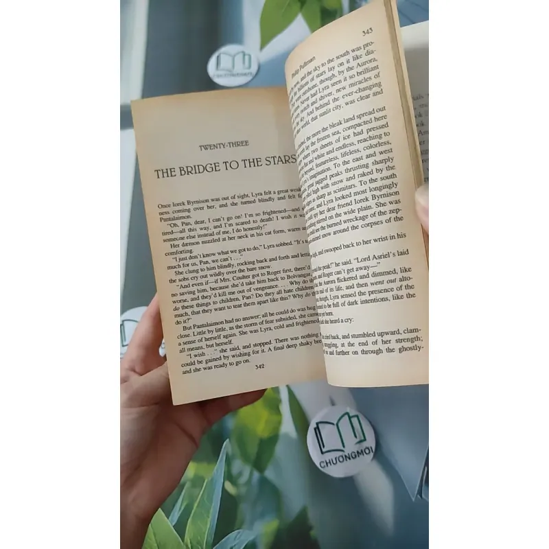 [XƯA] The Golden Compass (1995) - Philip Pullman 1027189