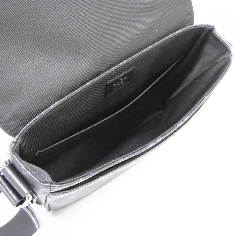 Túi đeo vai Louis Vuitton Monogram Eclipse District PM M46255 610991