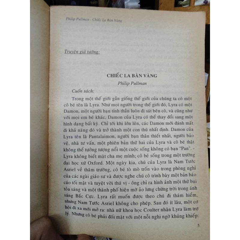 Chiếc La Bàn Vàng - Philip Pullman 1068892