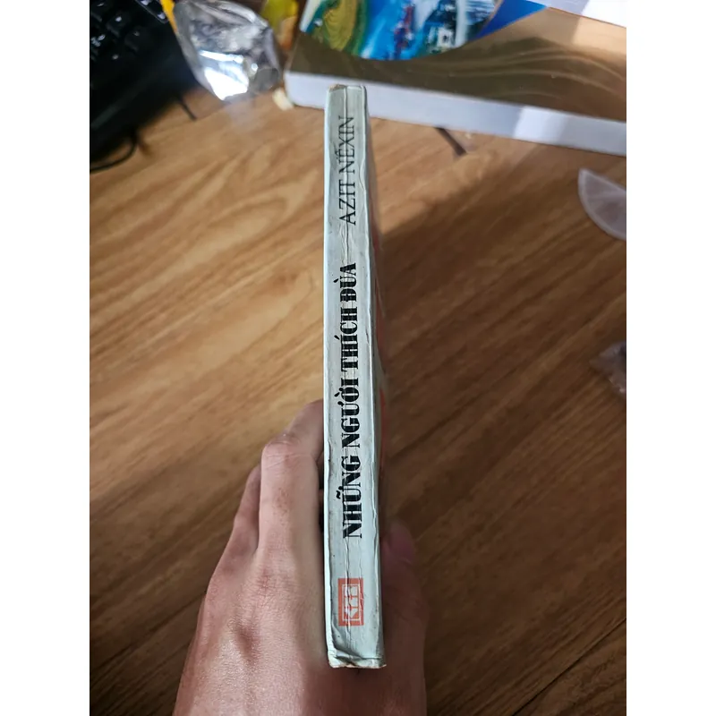 Những người thích đùa
 703754