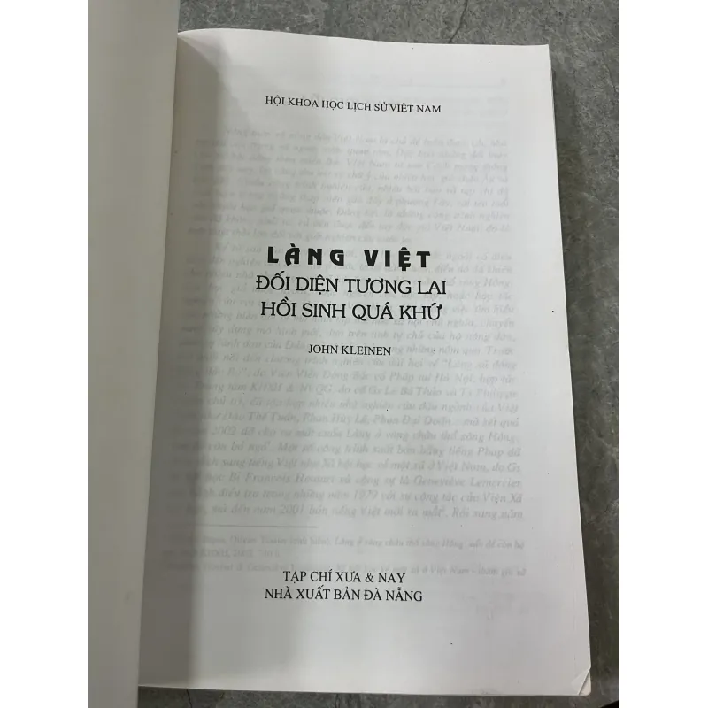 LÀNG VIỆT ĐỐI DIỆN TƯƠNG LAI HỒI SINH QUÁ KHỨ - JOHN KLEINEN 795465