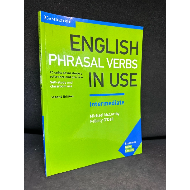 English Phrasal Verbs In Use, Intermediate, Cambridge, Mới 90%, 2017 SBM0307 Oreka-Blogmeo 184522